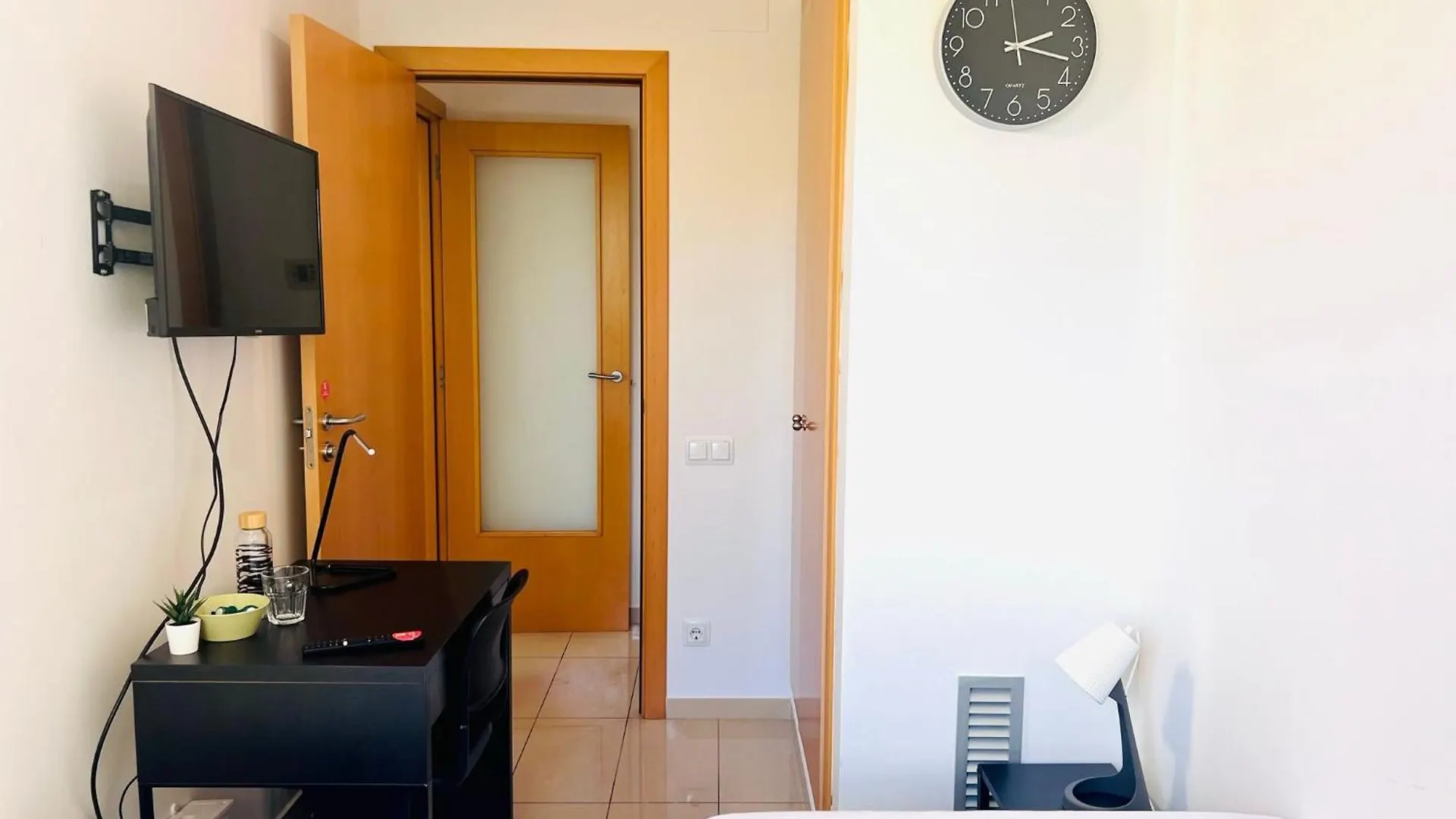 Campsite Fira Gran Via 2 - Private Rooms In A Shared Apartment - Habitaciones Privadas En Apartamento Compartido L'Hospitalet de Llobregat